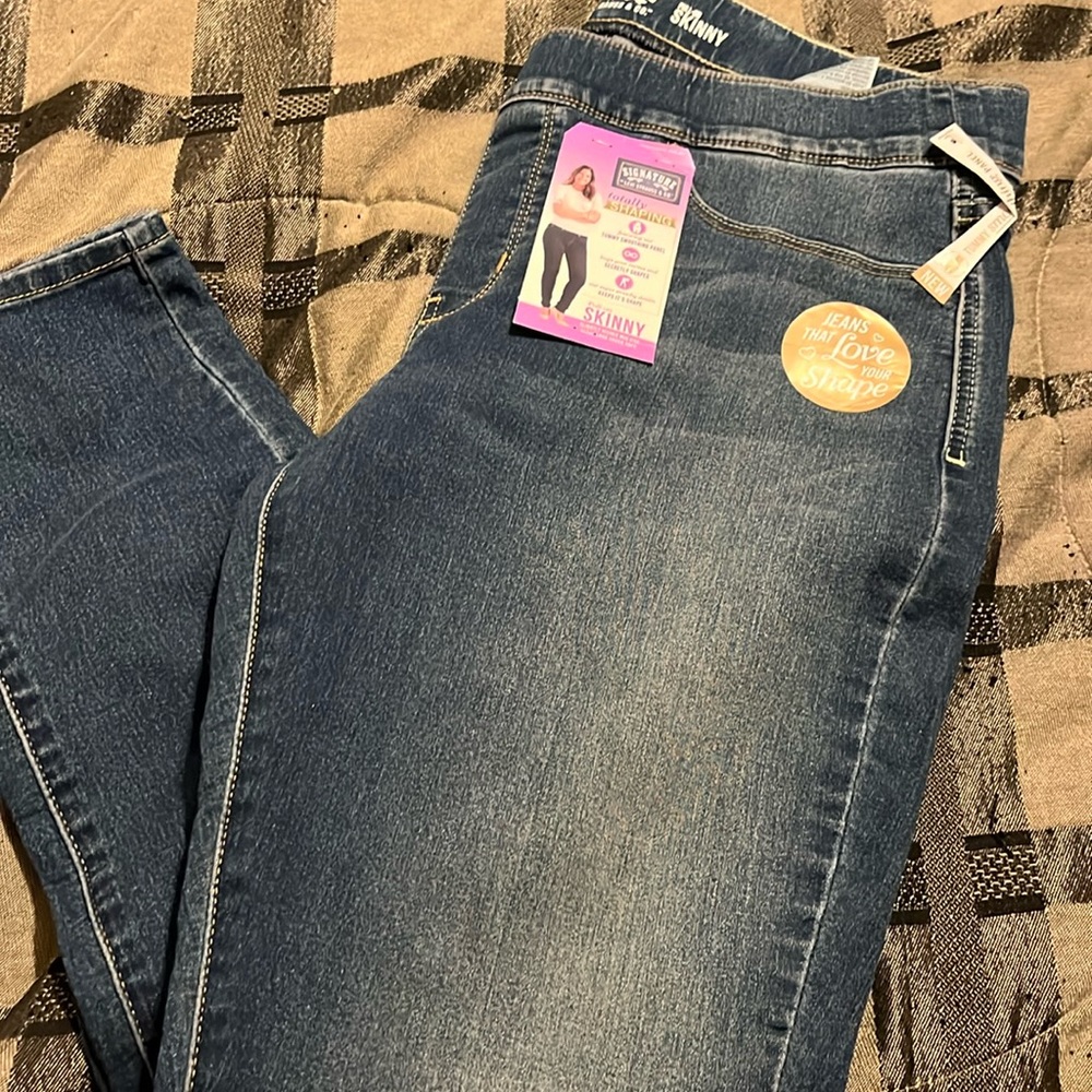 Shaping skinny jeans